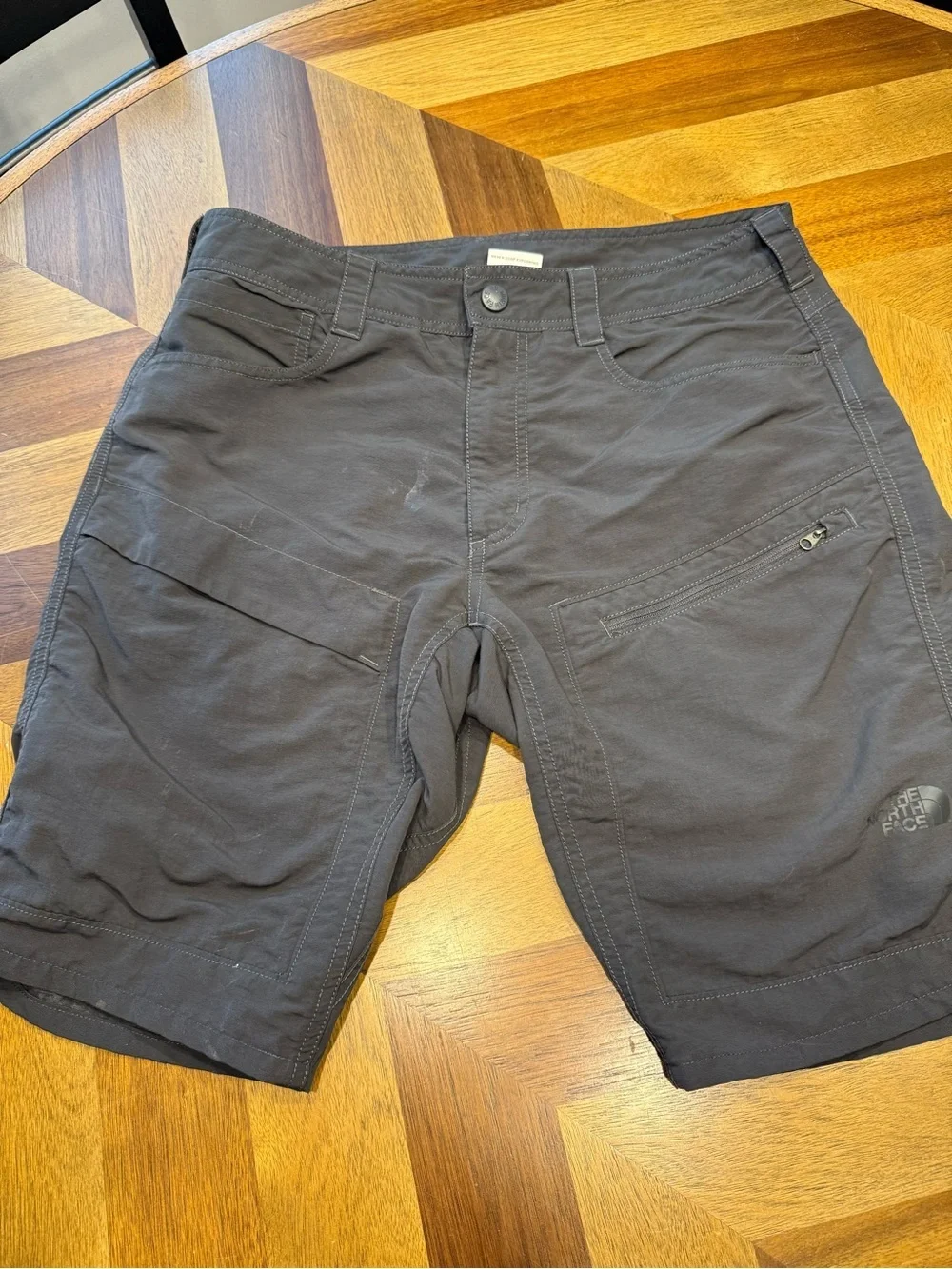 The North Face Men's Charcoal Gray Hybrid Hiking Shorts flaw